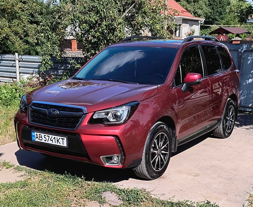 продам субару форестер своє авто обслужене в гарному стані 2 комплекта гуми зима літо встановлено гбо зроблено тонування бронювання фар замінено всі мастила обслужені ходова і гальма обєм 2,0 л турбо  пробіг 150 тис км  питання по телафону можливий обмін на сільхоз техніку комбайн або трактор тел 09******26