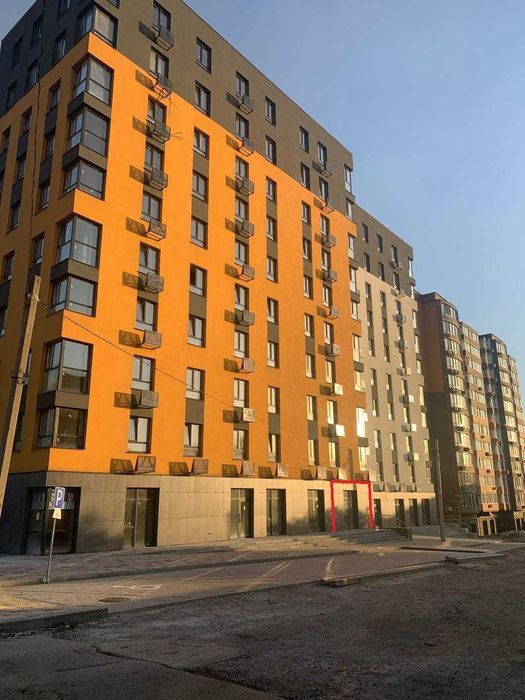 Фасадне нежитлове приміщення в новобудові, вул. Поштова (за ТЦ Аврора)