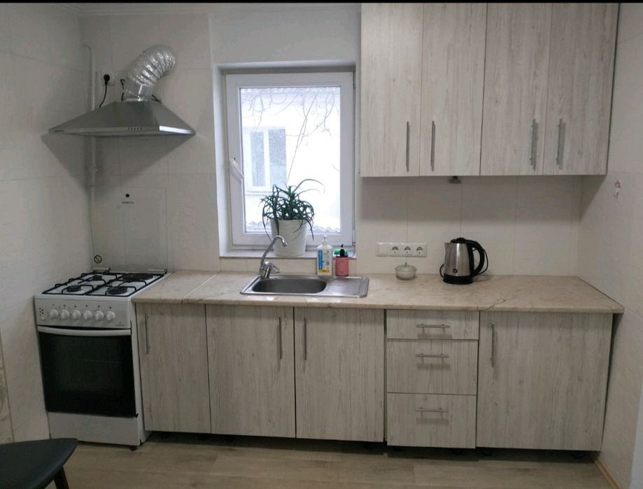 Здається подобово будиночок (не для св'яткувань). Тільки проживання.