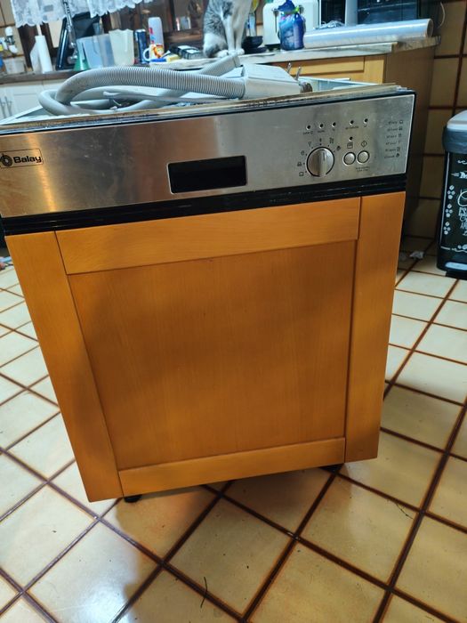 Máquina de louça de encastrar