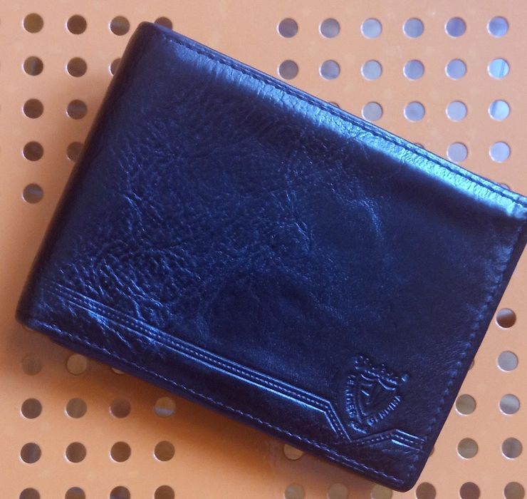 Carteira e porta documento preta em pele