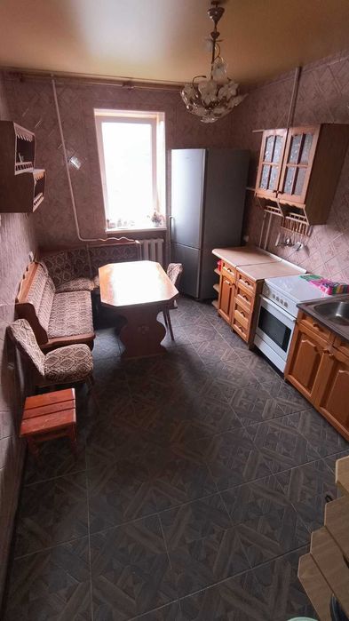 Продам 3 кімнатну квартиру загальна площа 90 кв.м. вул. Садова 6/12 з ремонтом та меблю 60000 у.е.