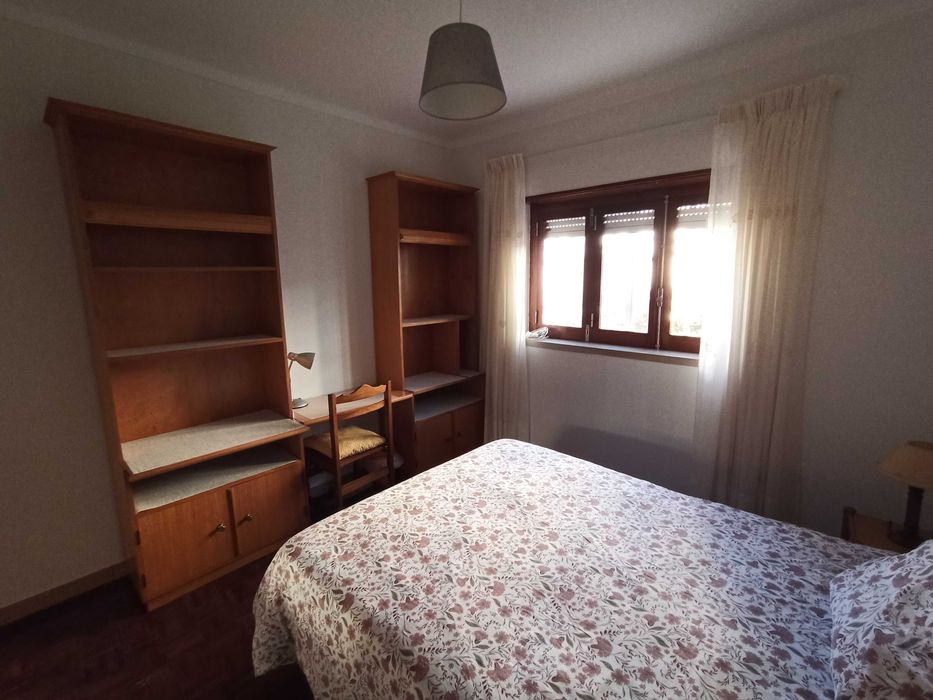Quarto para aluguar com casa de banho privativa - Alcabideche