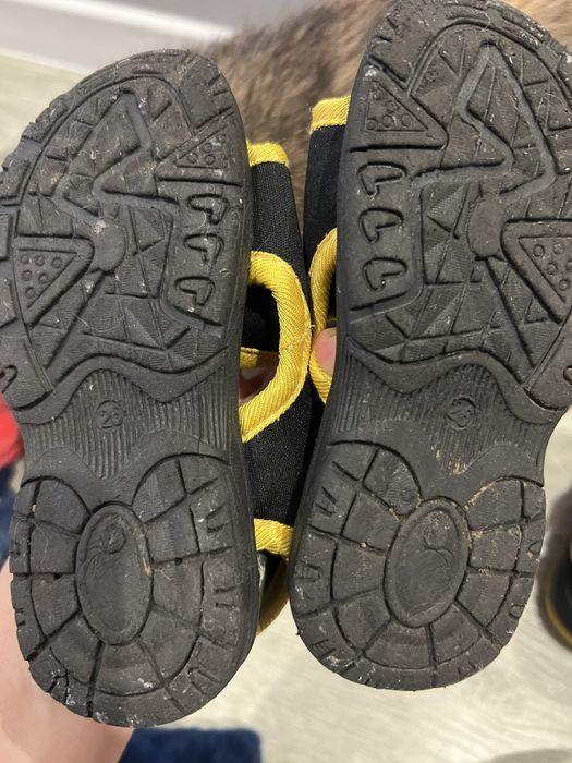 Босоніжки розмір 26 , червоні 25,