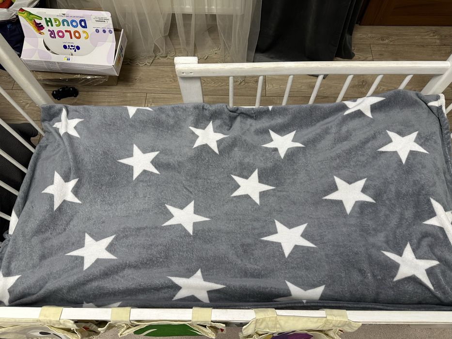 Дитяче деревʼяне ліжко 70*1,40 +матрас, постіль