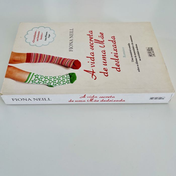 Livro "A Vida Secreta de uma Mãe Desleixada" - Fiona Neill (Como Novo)