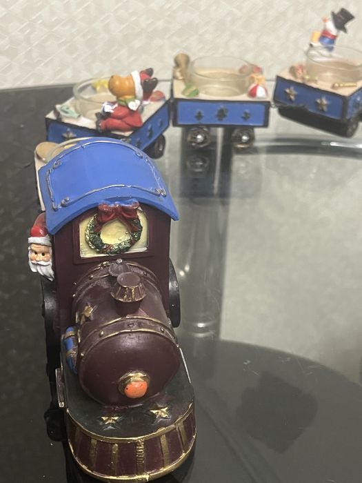 Новогодний поезд с подсвечниками