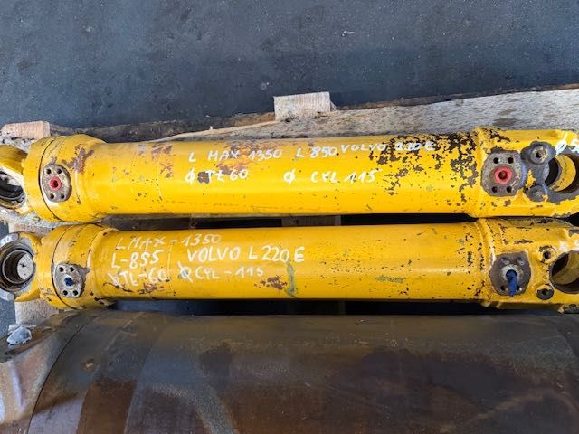 Volvo L 220 E USED HYDRAULIC CYLINDER komplet siłowników do ładowarki