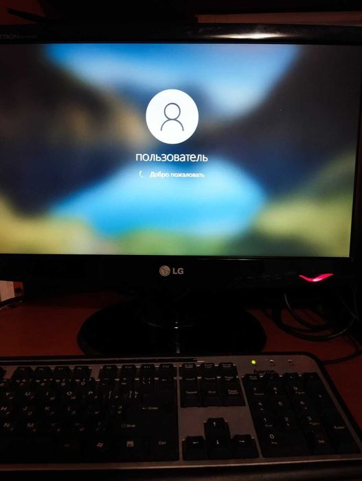 Продається комплектом офісний комп'ютер