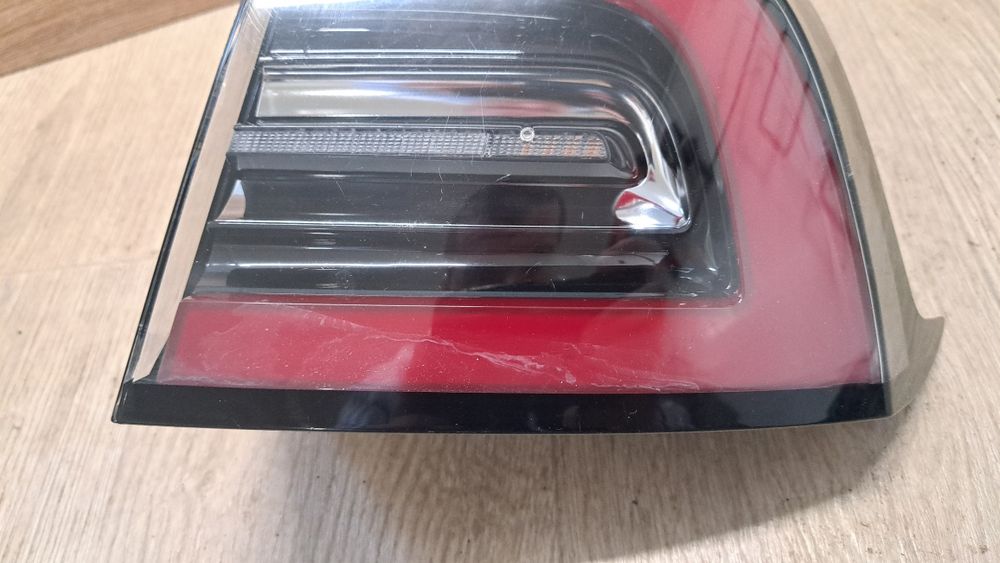 Tesla 3 lampa prawa tylnia tył