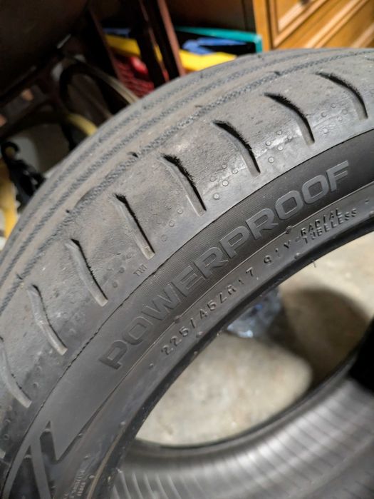 2 pneus 225/45/R17 Nokian Powerproof