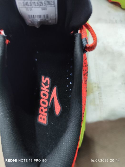 Продам кроссовки BROOKS
