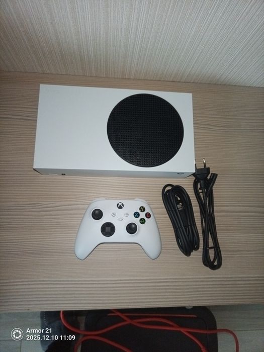 Продається ігрова консоль XBOX Series S