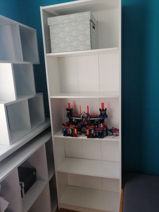 Komplet białych mebli