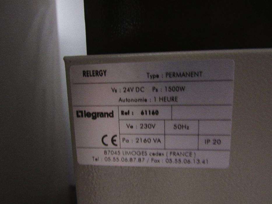 Armário de energia e acumulador