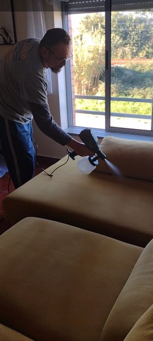 Limpeza de estofos colchões sofás carpetes tapetes e alcatifas