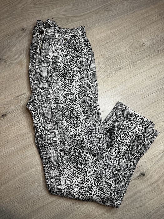 Spodnie w print węża | S / 36 | średni stan