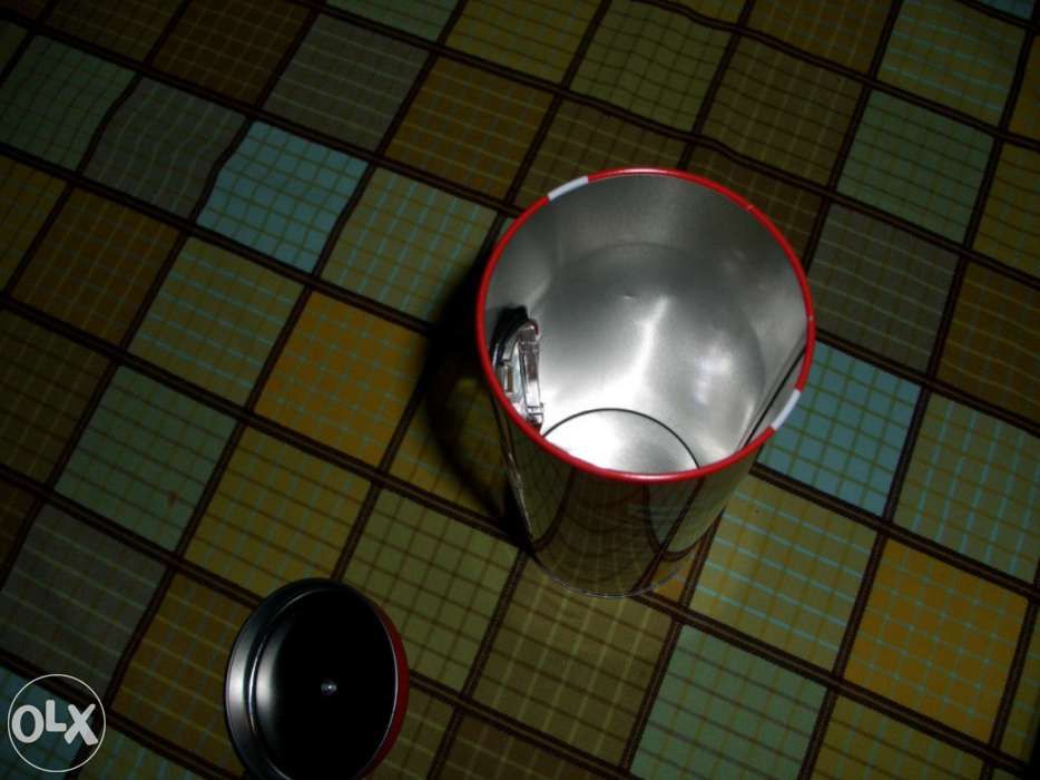 Lata de arrumação e mealheiros CocaCola, espelho e porta moedas