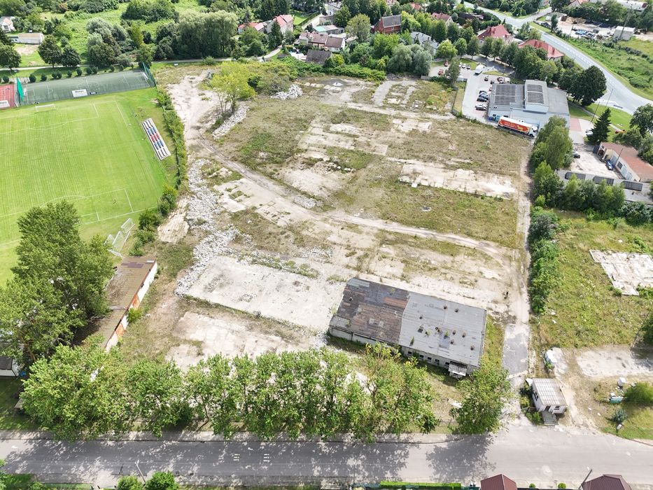 Plac + 2 x hale + zaplecze biurowe komis