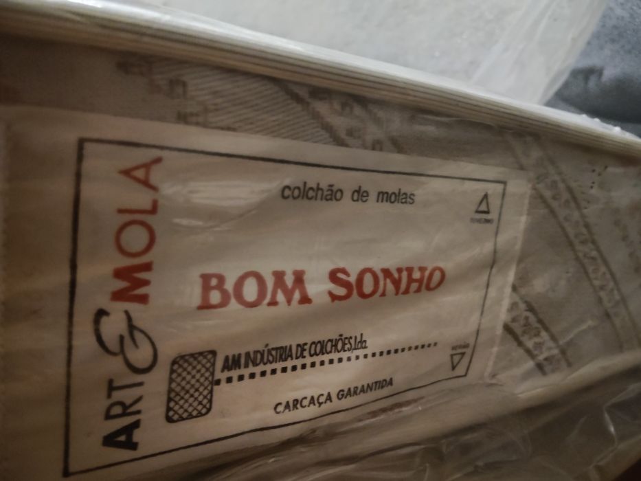 Beliche com colchões como novo