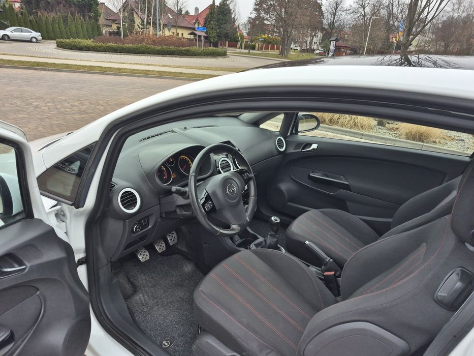Opel Corsa 1.4 benzyna 2011r