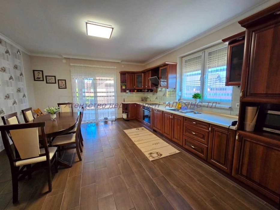 Будинок з ремонтом та меблями , вільний , 9 сот