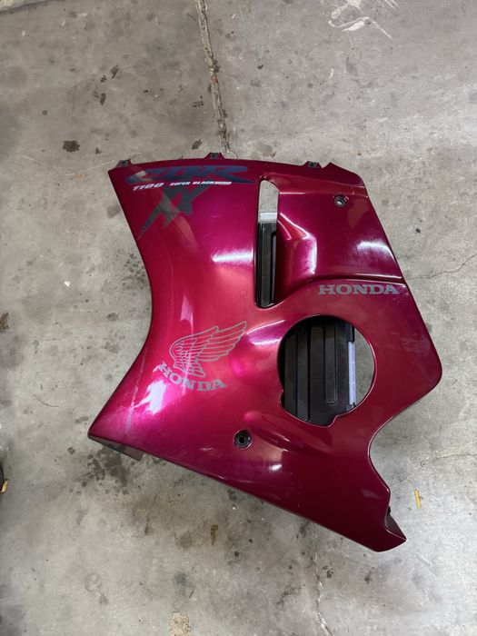 Honda CBR 1100xx ліва боковина без тріщин оригінал