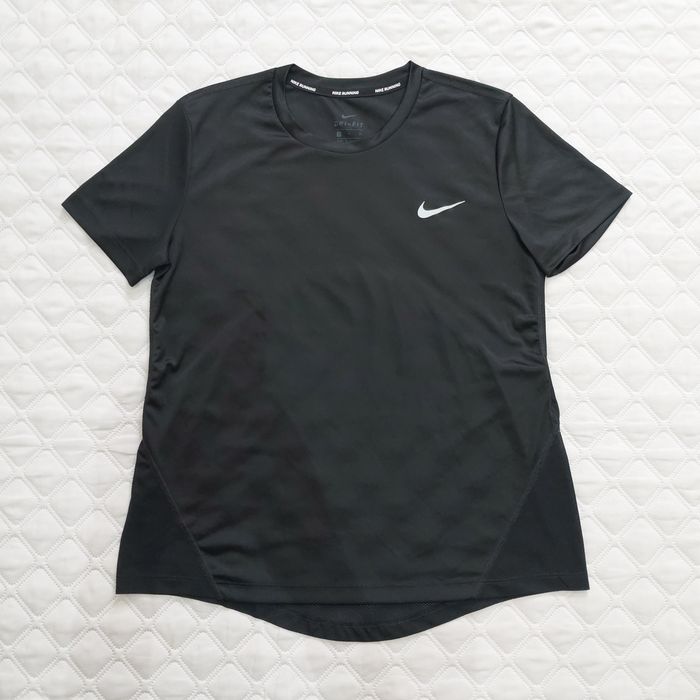 Оригінальна спортивна жіноча футболка Nike Running Dri-FIT