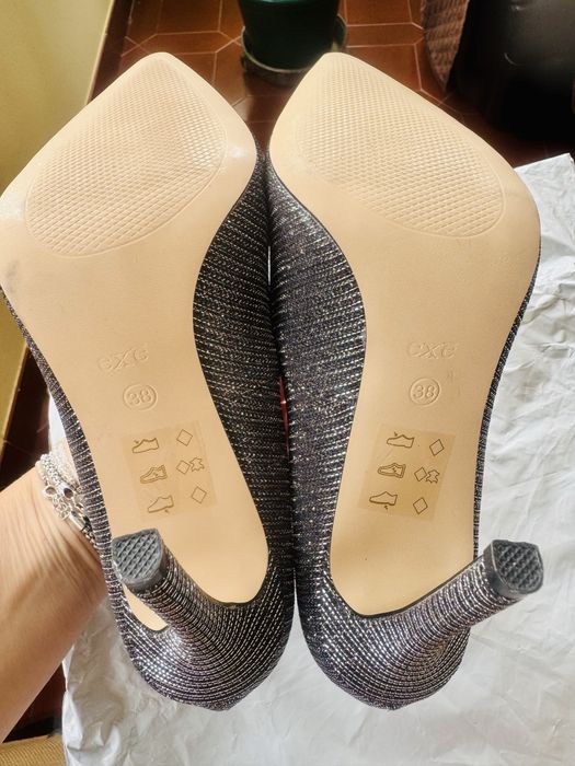 Sapatos Exé - salto alto- prateado - 38 (Novo)