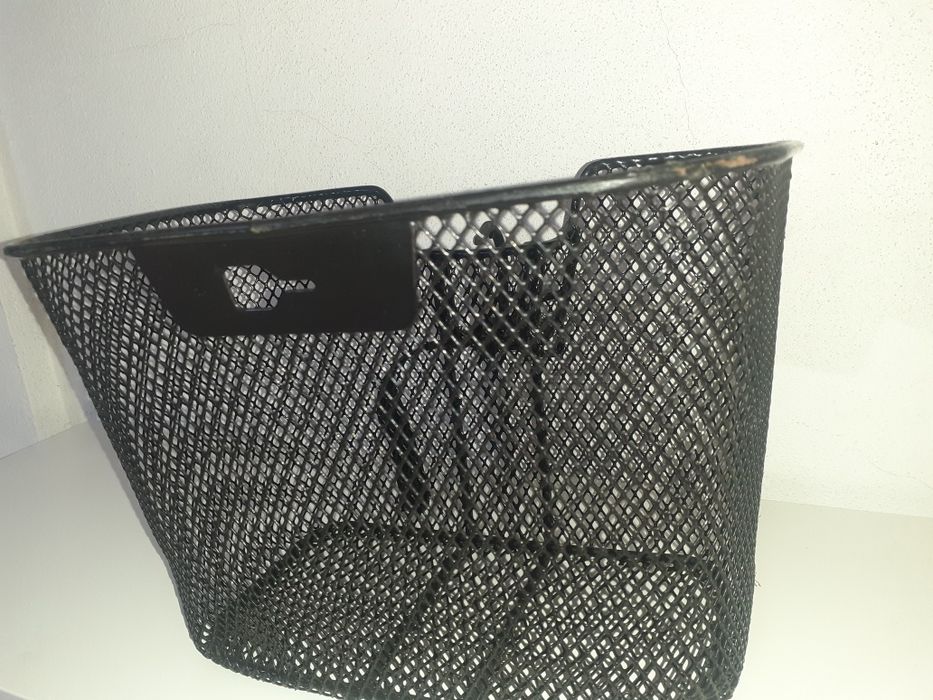 Cesto preto para bicicletas