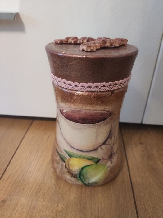 Słoik dekorowany metodą decoupage.