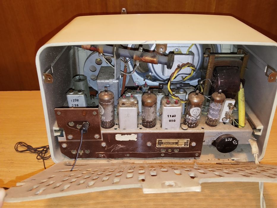 Zabytkowy radioodbiornik lampowy Philips Philetta