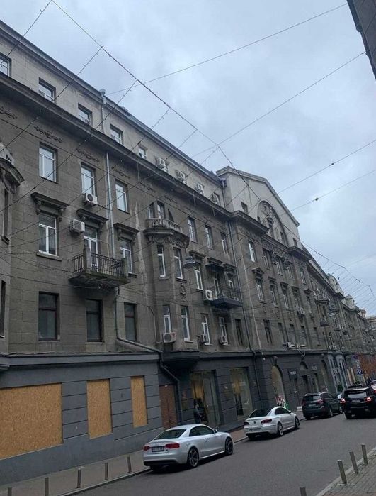 Крещатик 15 Пассаж двухуровневая 670 метров