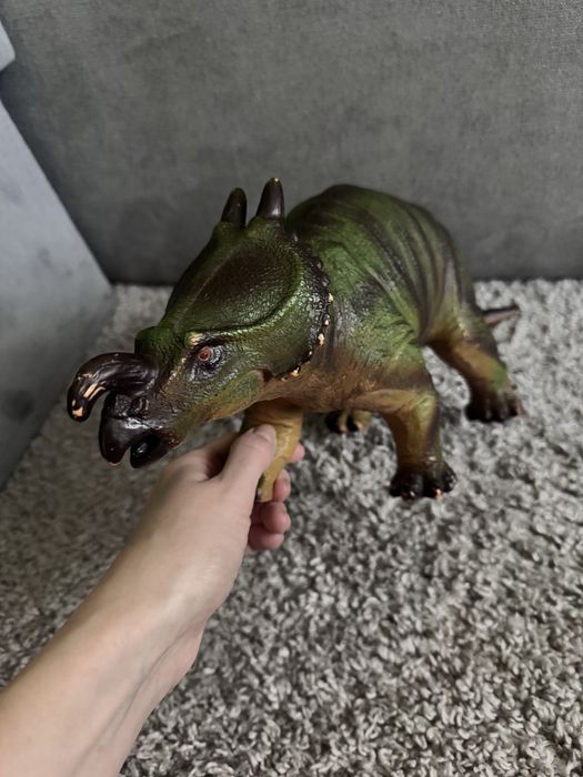 Резиновий великий динозавр