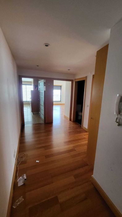Excelente Apartamento T2 com dois parqueamentos, arrecadação, Alto dos Moinhos, São Domingos de Benfica, Lisboa.