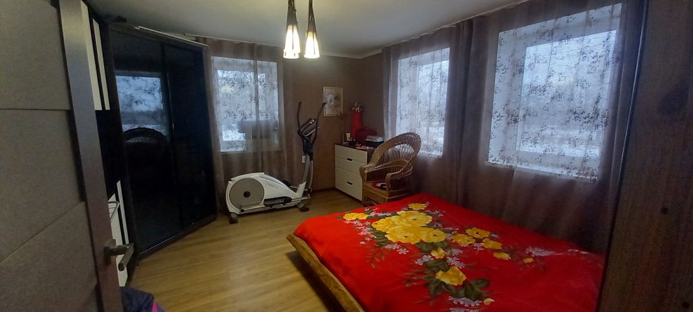 Продам 4 дома и 4га земли