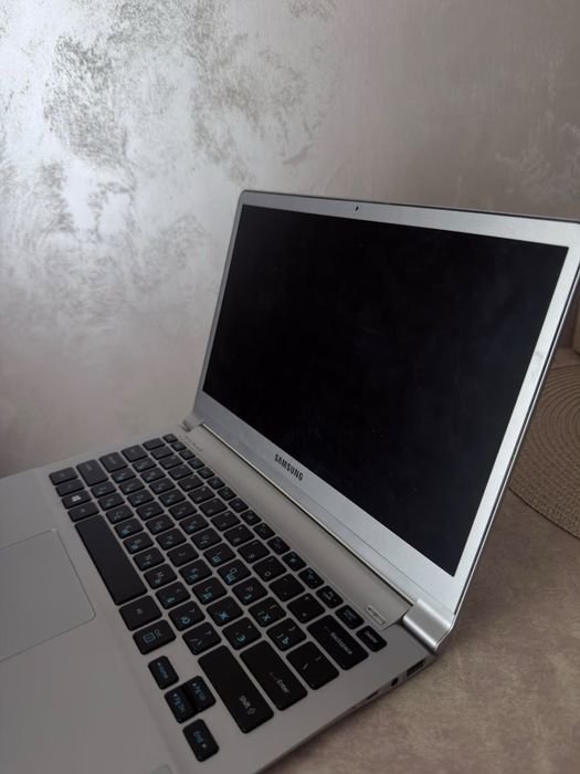 Samsung / Intel Core i7 / 4GB / 120GB SSD