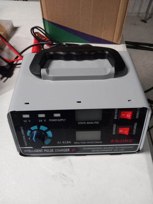 Carregador de baterias 12V / 24V