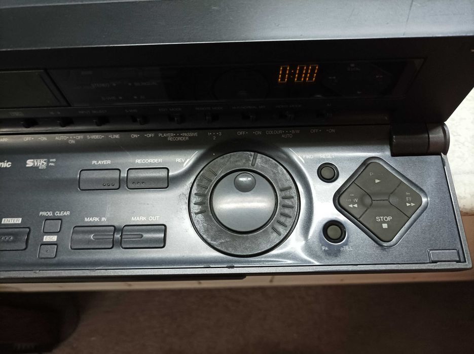 Видеомагнитофон Panasonic NV-HS1000