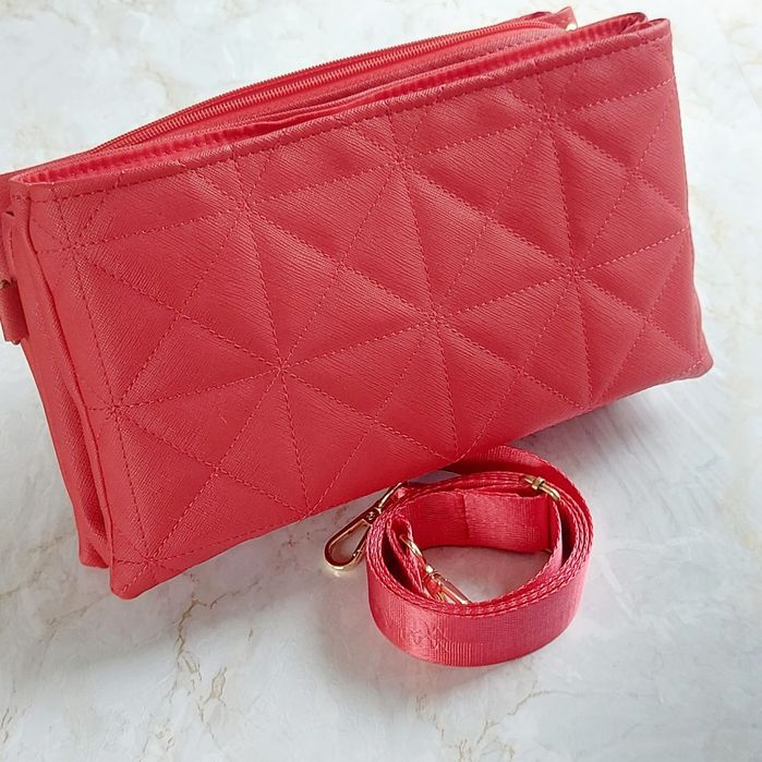 Mala feminina com fecho e compartimentos | feita em Portugal