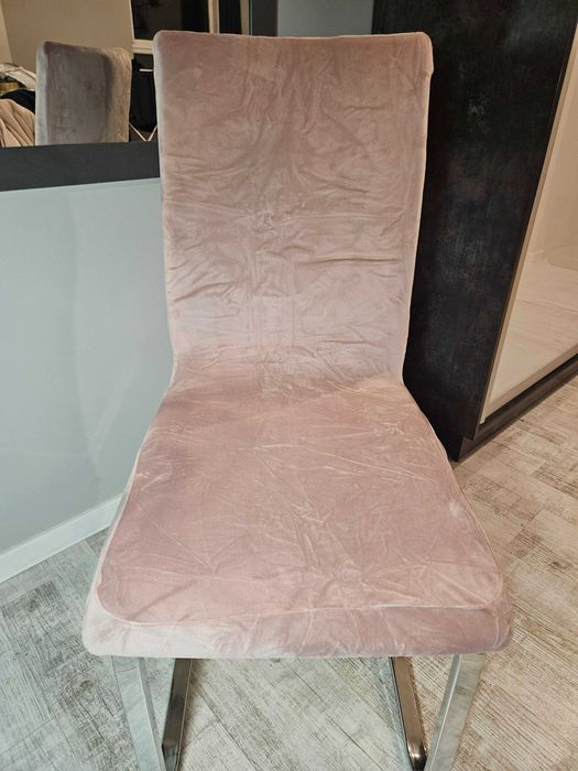 Pokrowce na krzesła welurowe jasny róż elastyczne 4 sztuki