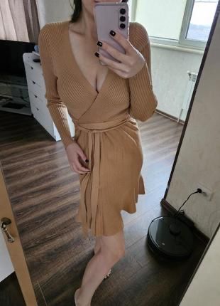 Шикарна сукня з декольте до коліна , s, m , L