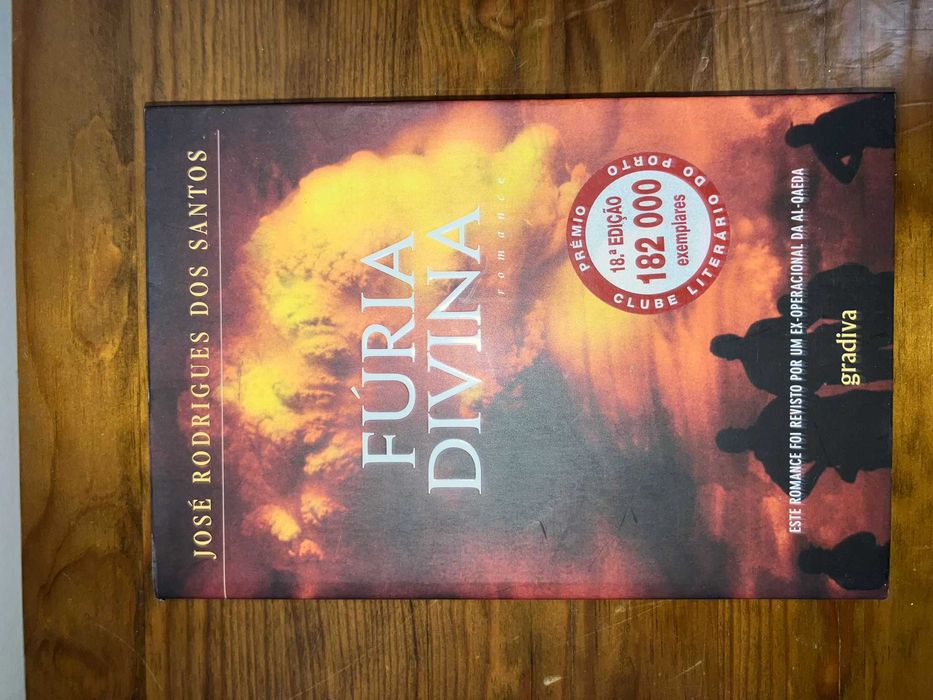 Vários livros em segunda mão