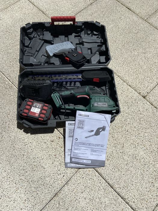 Tesoura corta sebes com bateria usada 3 vezes