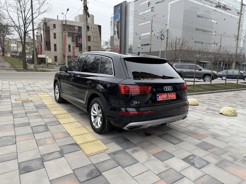Продам Audi Q7 7 мест