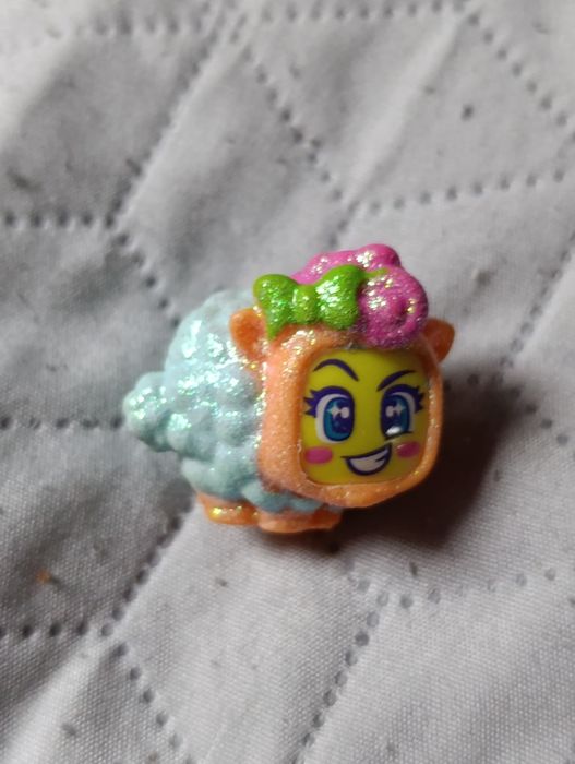 Brokatowe figurki Moji pops  i chatka