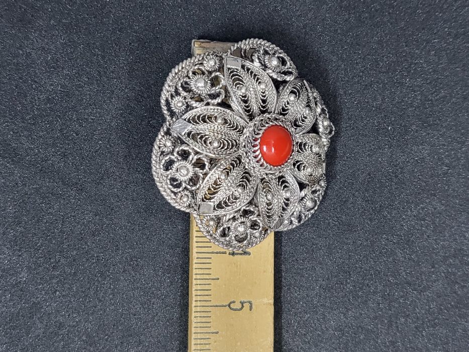Брошь серебро коралл