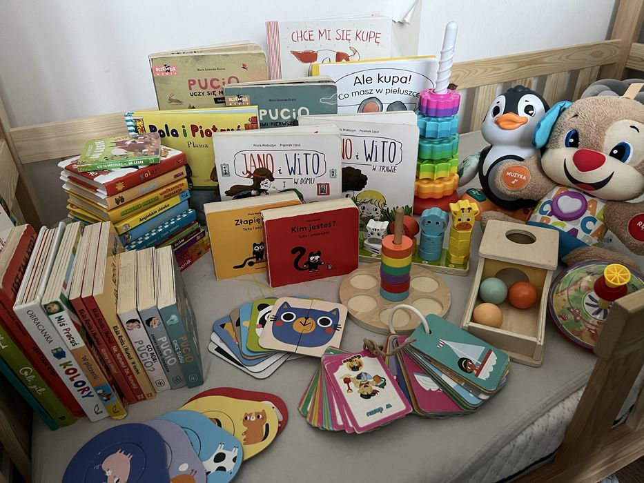 Zestaw zabawek i ksiazek