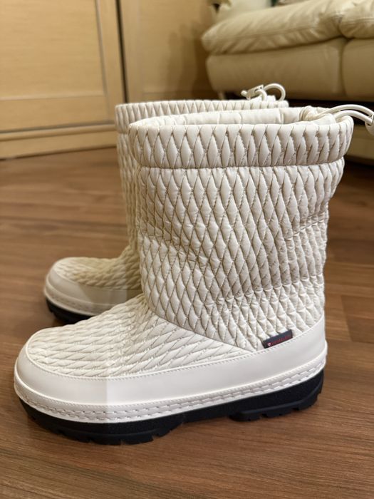 Сапоги Oysho 38р. белые или черные