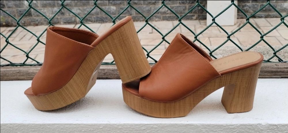 Sandália MaryPaz tacão cor caramelo